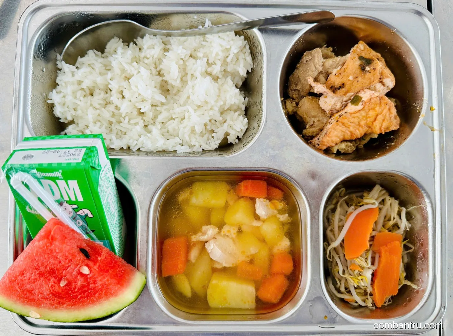 Ảnh bữa ăn Thứ Hai, ngày 26/10/2026 tại Trường Tiểu học Ngô Mây: KHẨU PHẦN ĂN BÁN TRÚ NGÀY 26/10/2026
